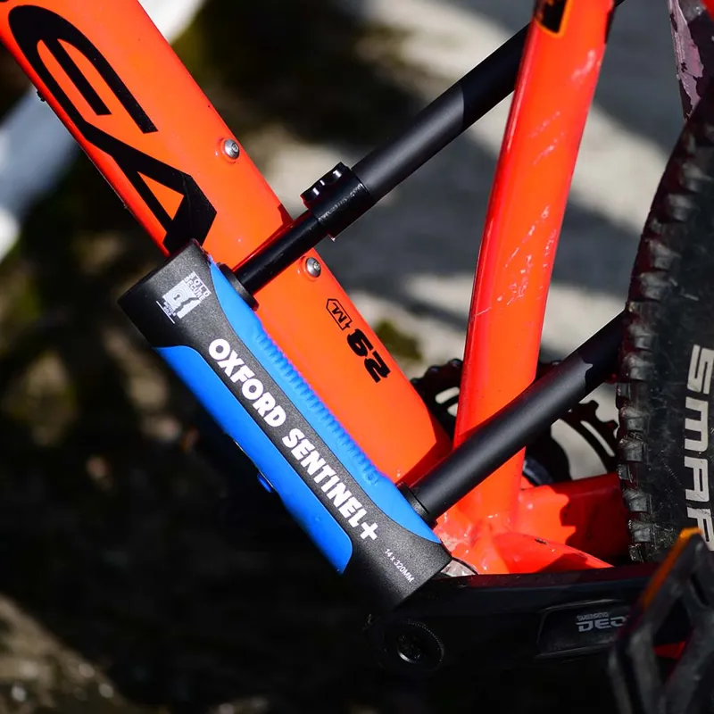 Oxford Sentinel Pro Duo U-Lock 320mm X 177mm + Cable - Image 4
